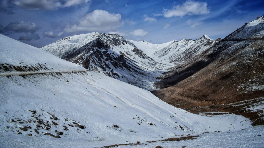 On way to khardungla