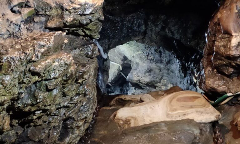 Patal Bhuvaneshwar: A Spiritual Cave In Uttarakhand