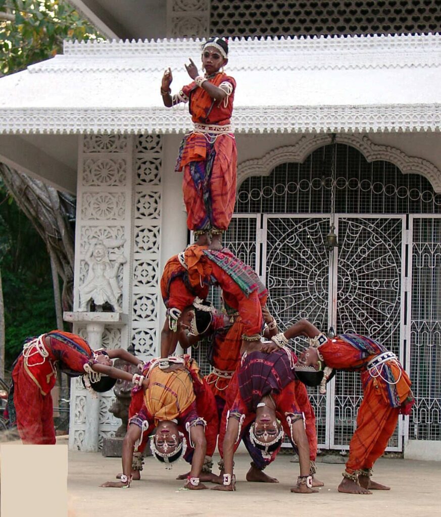 Gotipua_dance_in_Raghurajpur