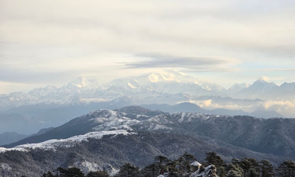 The majestic Kanchenjunga range forming the Sleeping Buddha, captured on a crisp, snowy morning in Sandakphu.