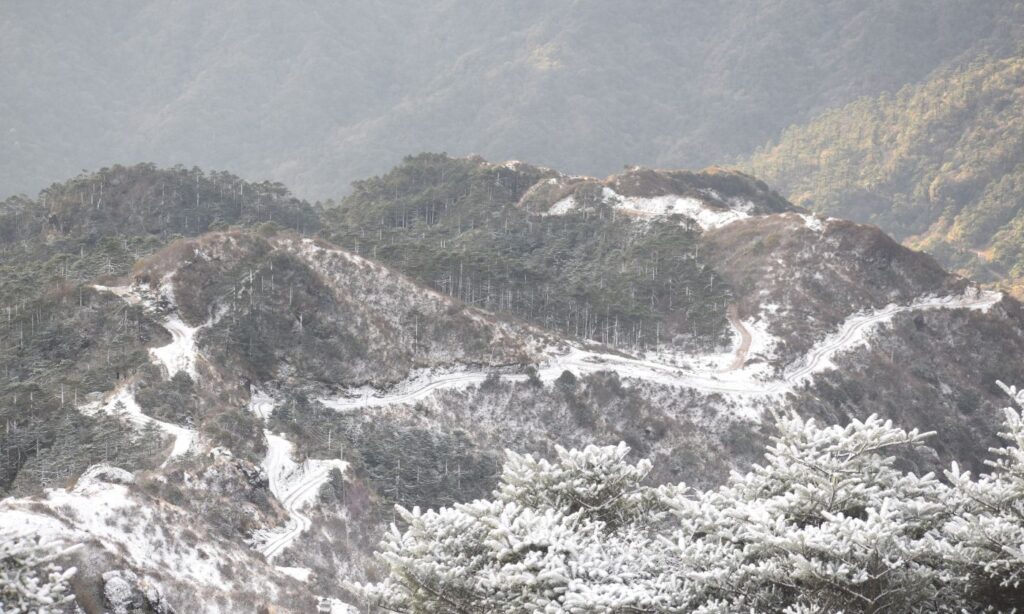 The mesmerizing zigzag mountain roads of the Singalila Ridge covered in a fresh layer of snow.